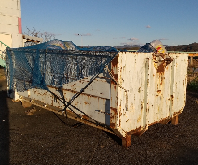 産業廃棄物を入れるコンテナ